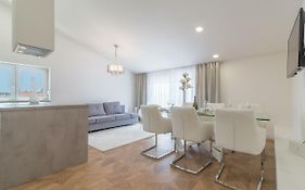 Luxury Piano Apartment